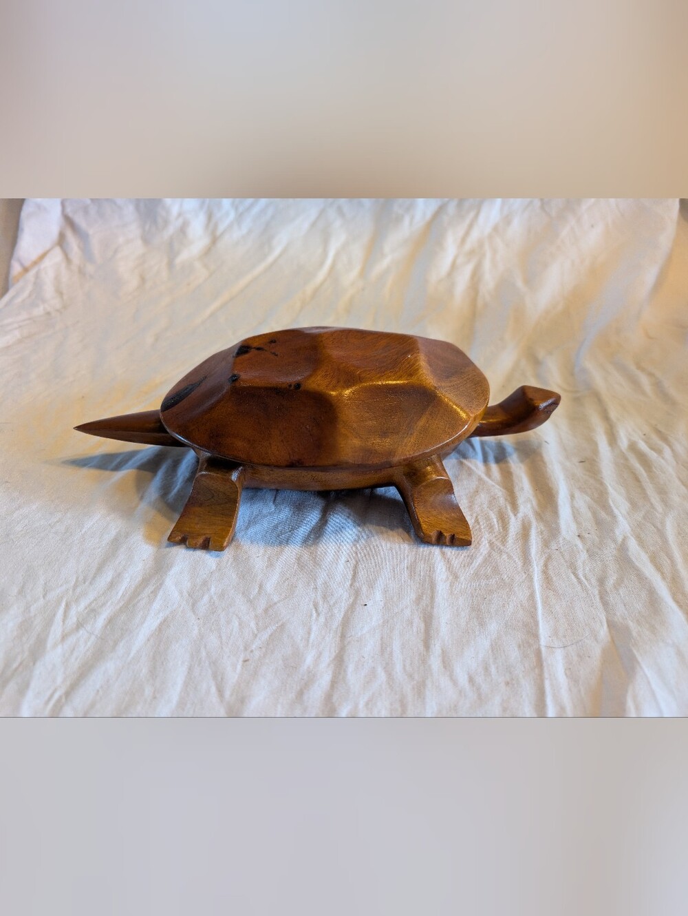 2/60$ Vintage Wooden Turtle trinket box in Warm Brown